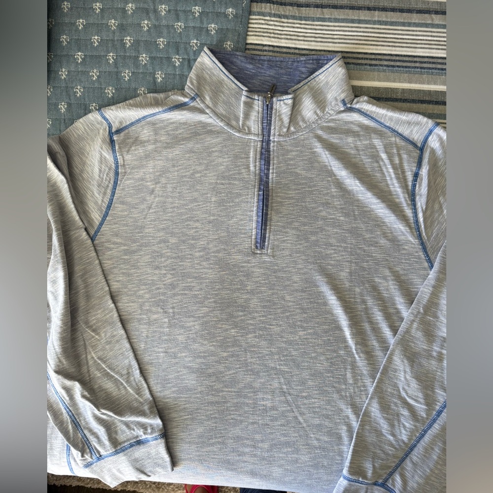Tommy Bahama Men's Light Blue Quarter-Zip Sweater
1/4 zip is lightweight